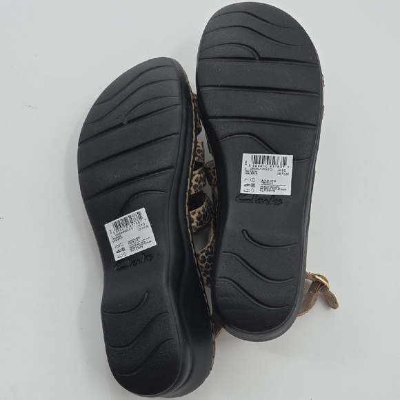 Clarks Cheetah Pattern Sandals NEW - Picture 10 of 16